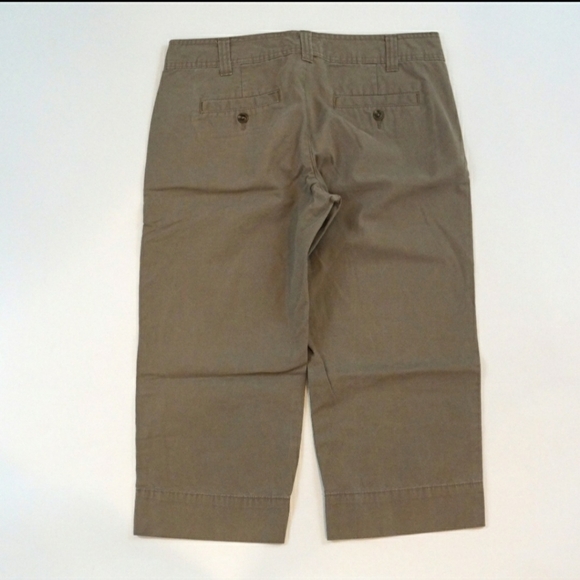Gap Favorite Khaki Capri Chino Shorts Pants Woman's Size 6 Tan Brown EUC - Picture 4 of 5
